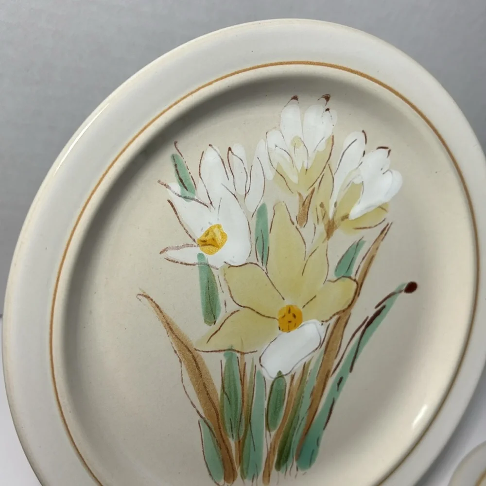 Dessert Lunch Plates Stoneware Casual Classic Daffodils Hand Painted Korea SO 4